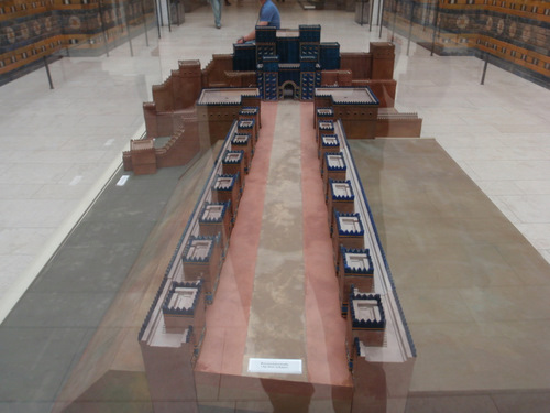 Model of the Ishtar Gate.